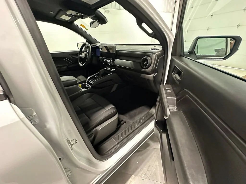 Used 2024 Summit White Chevrolet Trail Boss image 24