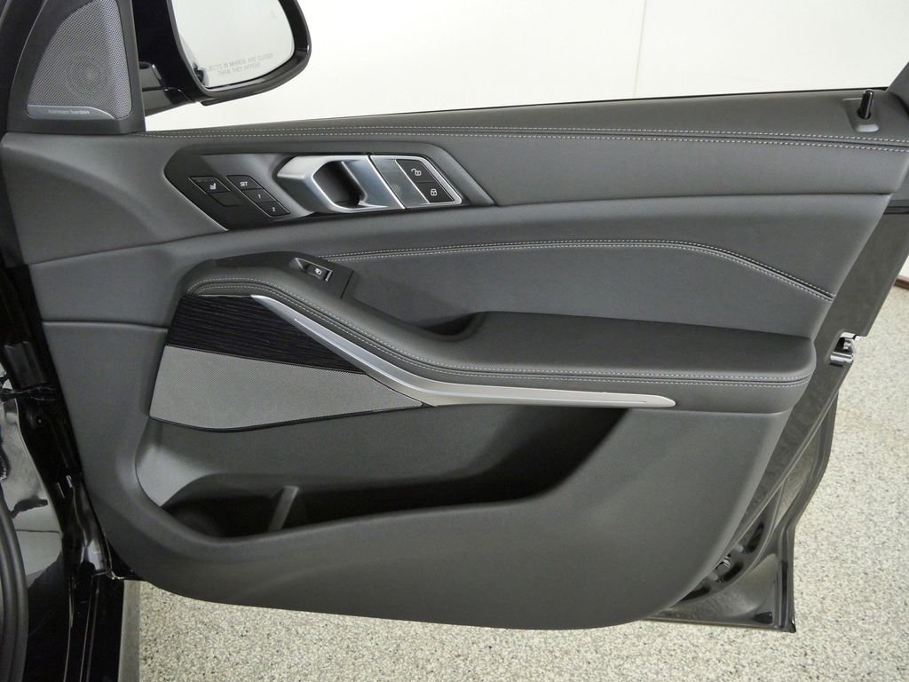 New 2026 Black Sapphire Metallic BMW xDrive40i image 19