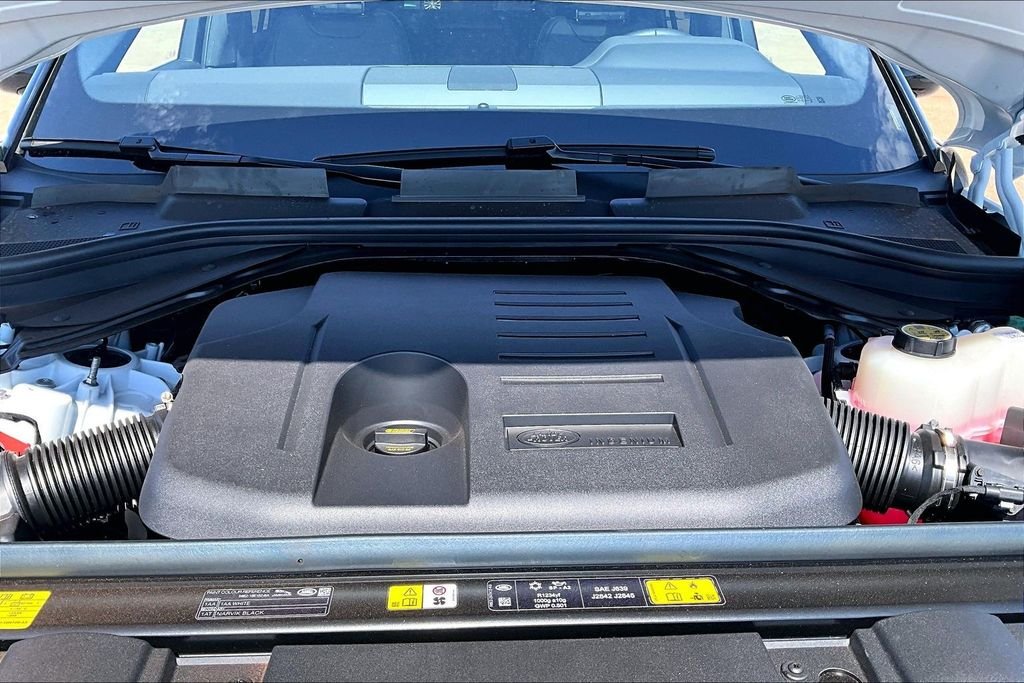 New 2026 Fuji White Land Rover Dynamic SE image 11