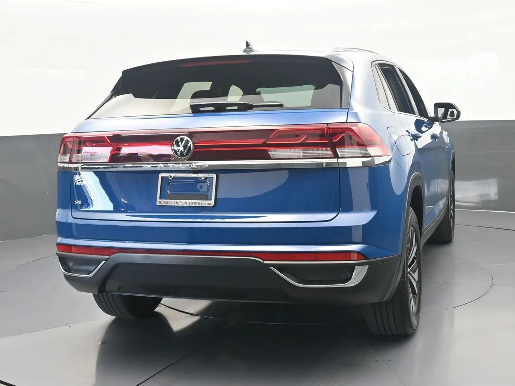 Used 2025 Blue Metallic Volkswagen 2.0T SE image 4
