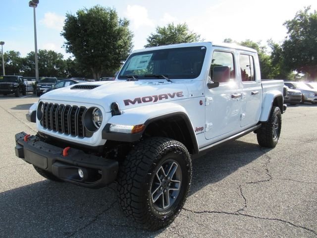 New 2026 Bright White Clear-Coat Exterior Paint Jeep Mojave X image 3