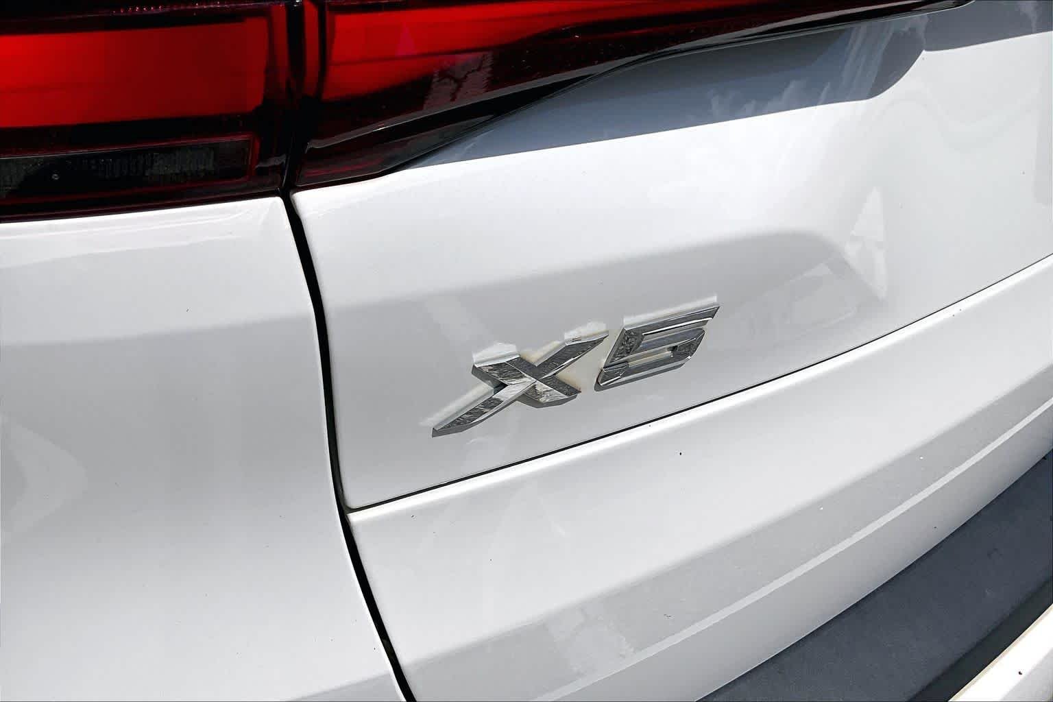 Used 2022 Mineral White Metallic BMW xDrive40i image 10