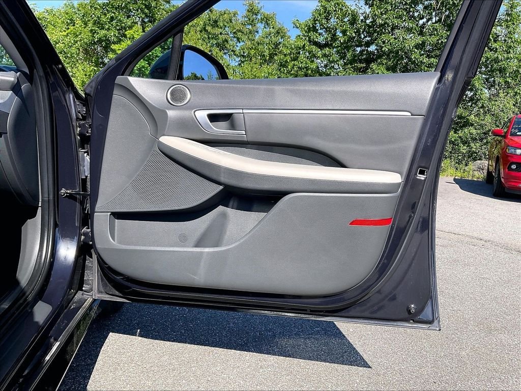 Used 2024 Carbon Blue Hyundai SEL image 11
