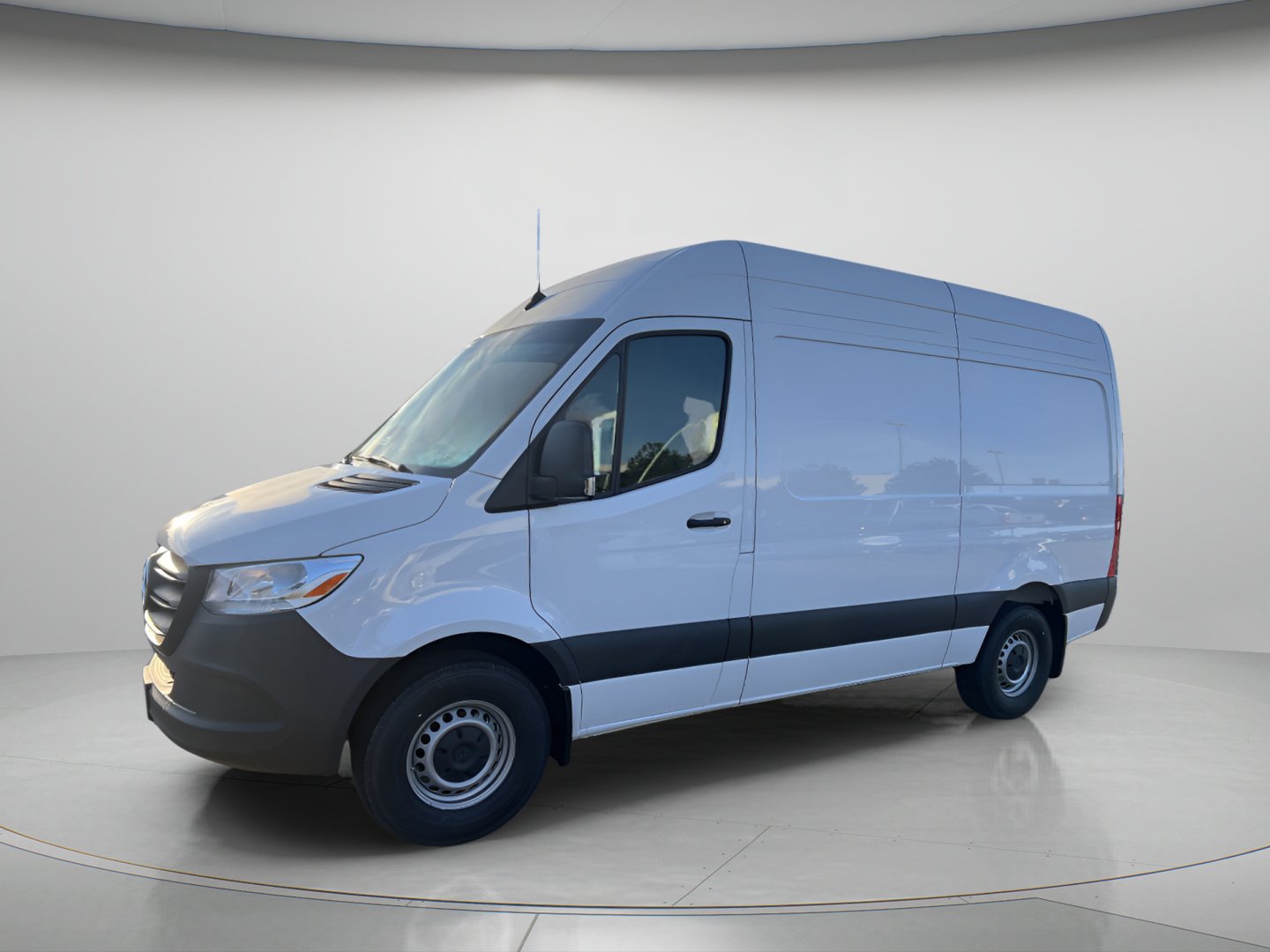 New 2025 Arctic+White Mercedes-Benz  image 2
