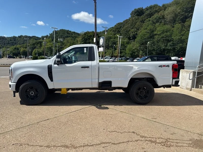 New 2025 Oxford White Ford F-350® XL image 4