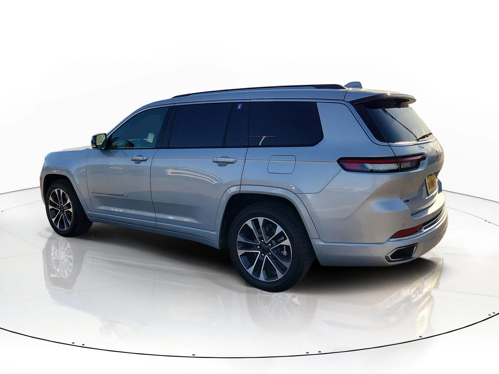 Certified Used 2022 Silver Jeep Overland image 6