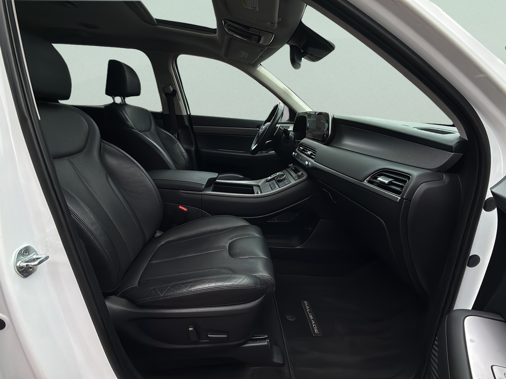 Used 2022 Hyper White Hyundai SEL image 19