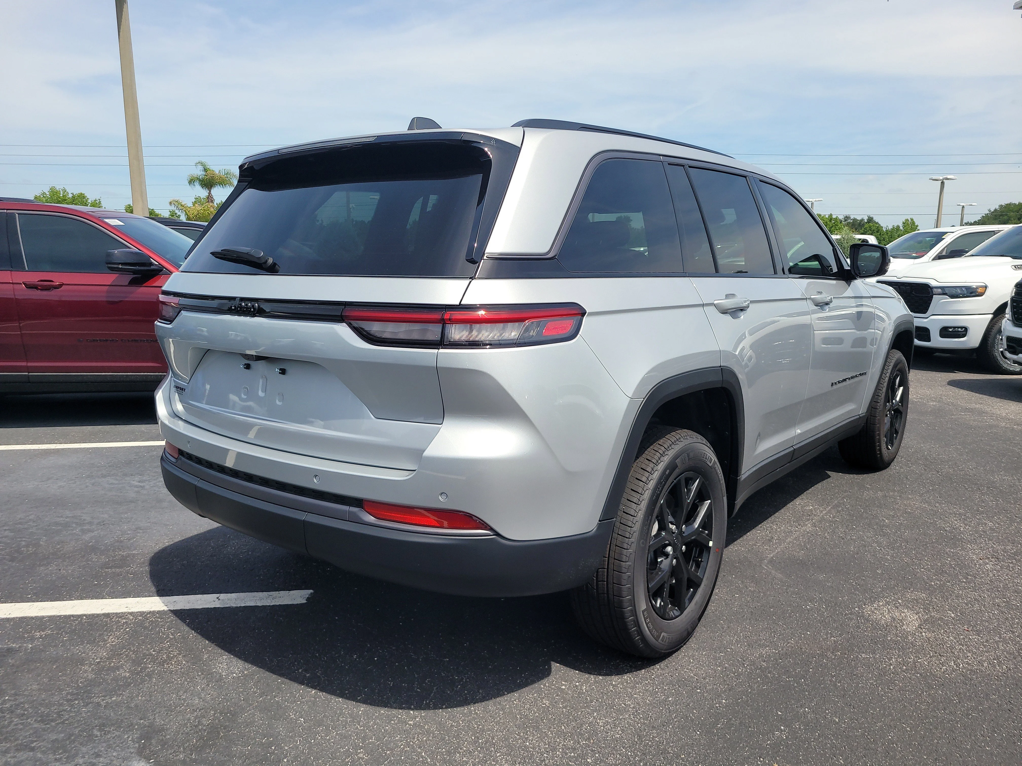 New 2026 Silver Zynith Jeep Laredo Altitude image 6