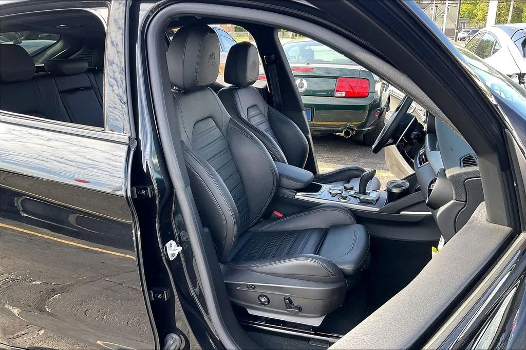 Used 2023 Black Alfa Romeo Veloce image 6
