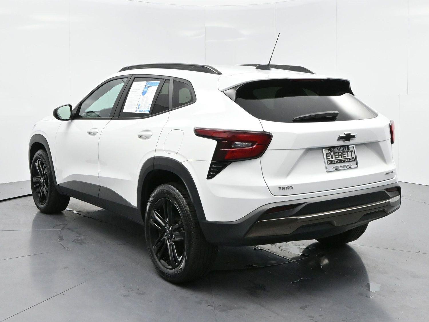 Used 2025 Summit White Chevrolet ACTIV image 5