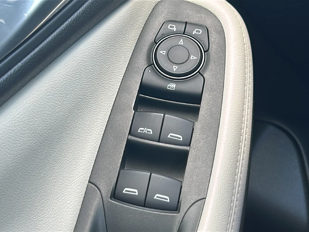 Used 2020 Blue Buick Preferred image 22