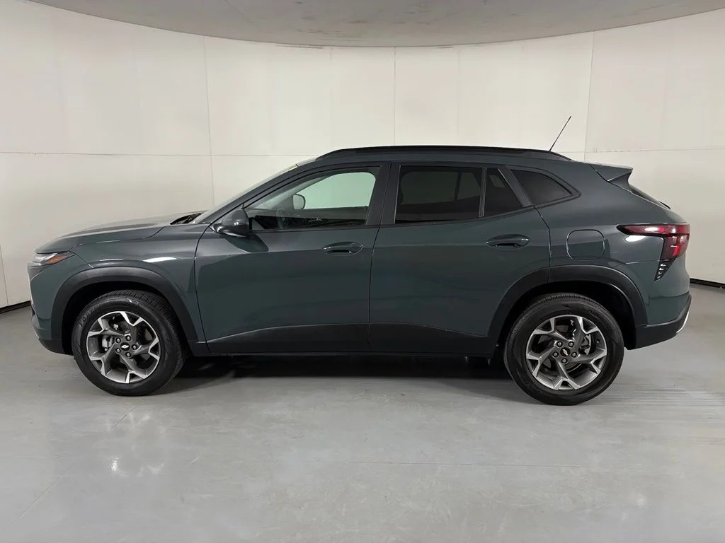 Used 2025 Gray Chevrolet LT image 5
