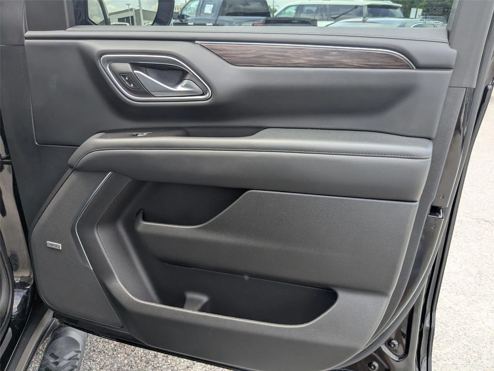 Used 2022 Black Chevrolet Z71 image 29
