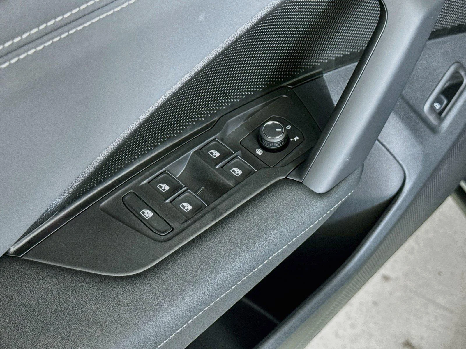 New 2026  Volkswagen SE image 17
