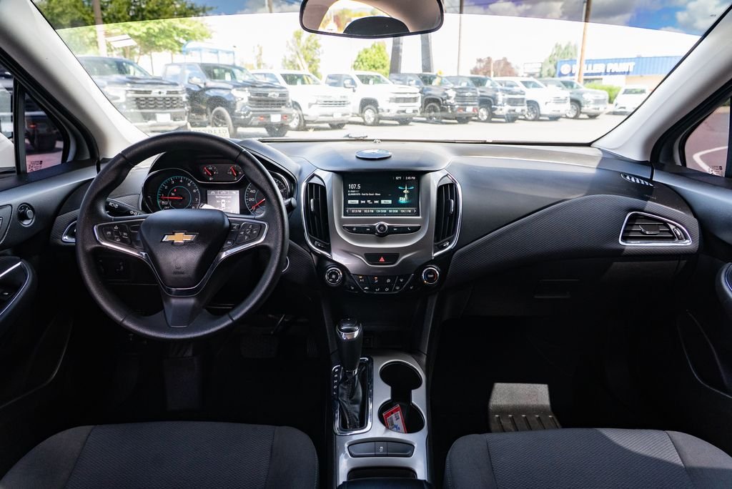 Used 2018 Summit White Chevrolet LT image 8