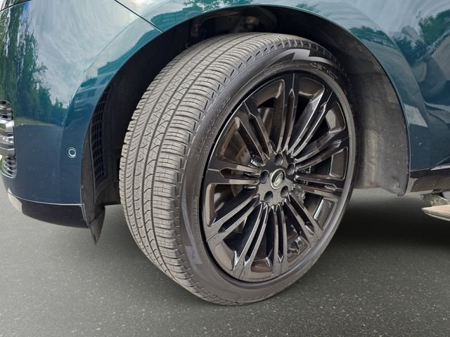 Used 2023  Land Rover Autobiography image 21