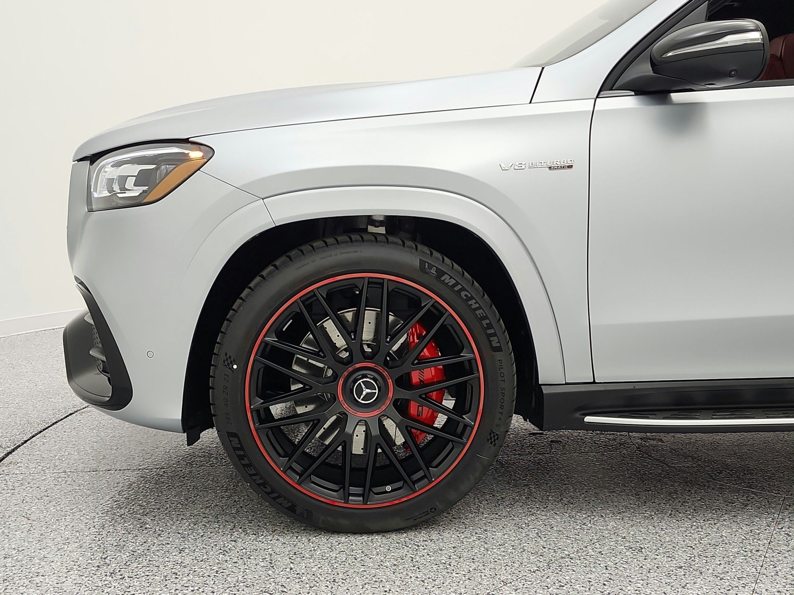 New 2026 MANUFAKTUR Signature Cirrus Silver Magno Mercedes-Benz AMG® GLS 63 4MATIC+ SUV image 13
