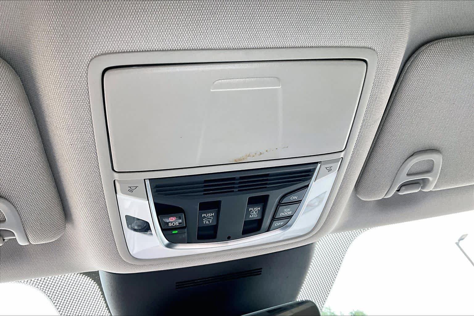 Used 2025 Majestic Black Pearl Acura w/Technology Package image 61