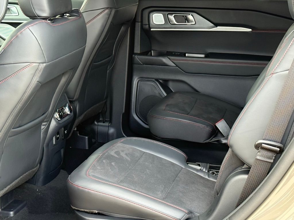 2026 Ford Explorer ST - Photo 7