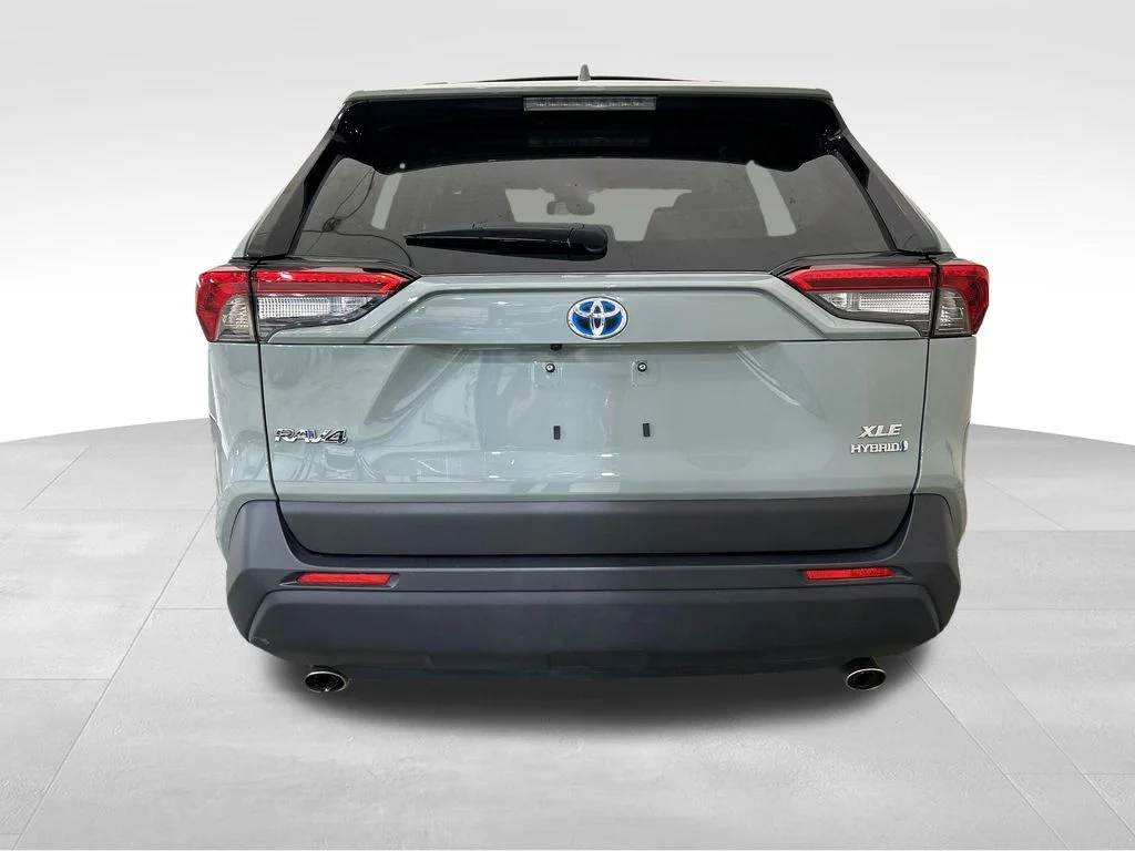 Used 2022 Green Toyota XLE Premium image 4