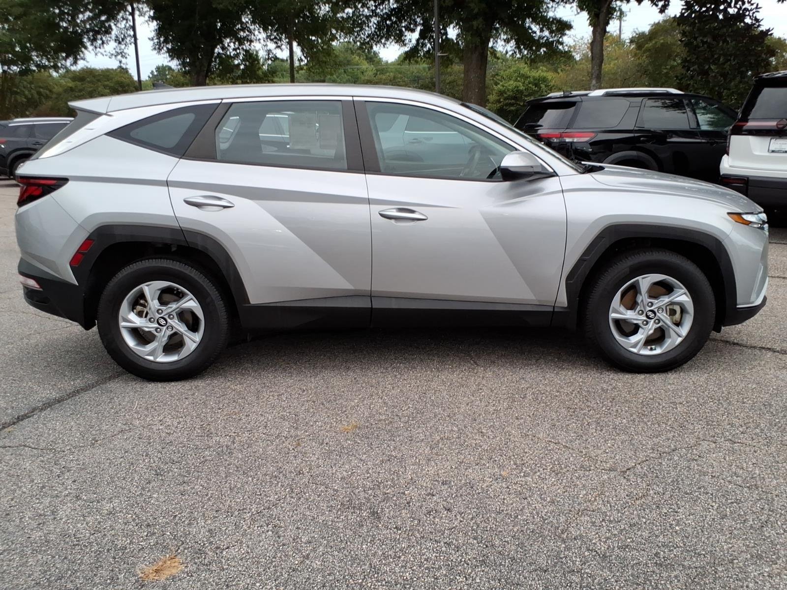 Used 2022 Shimmering Silver Hyundai SE image 6