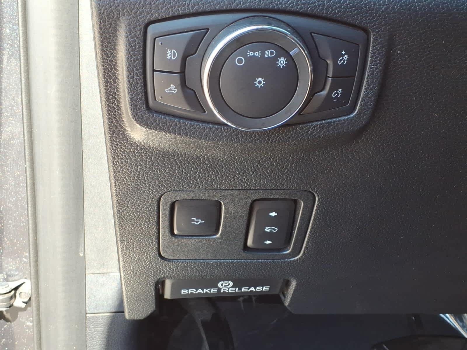 Used 2020 Magnetic Ford Limited image 32