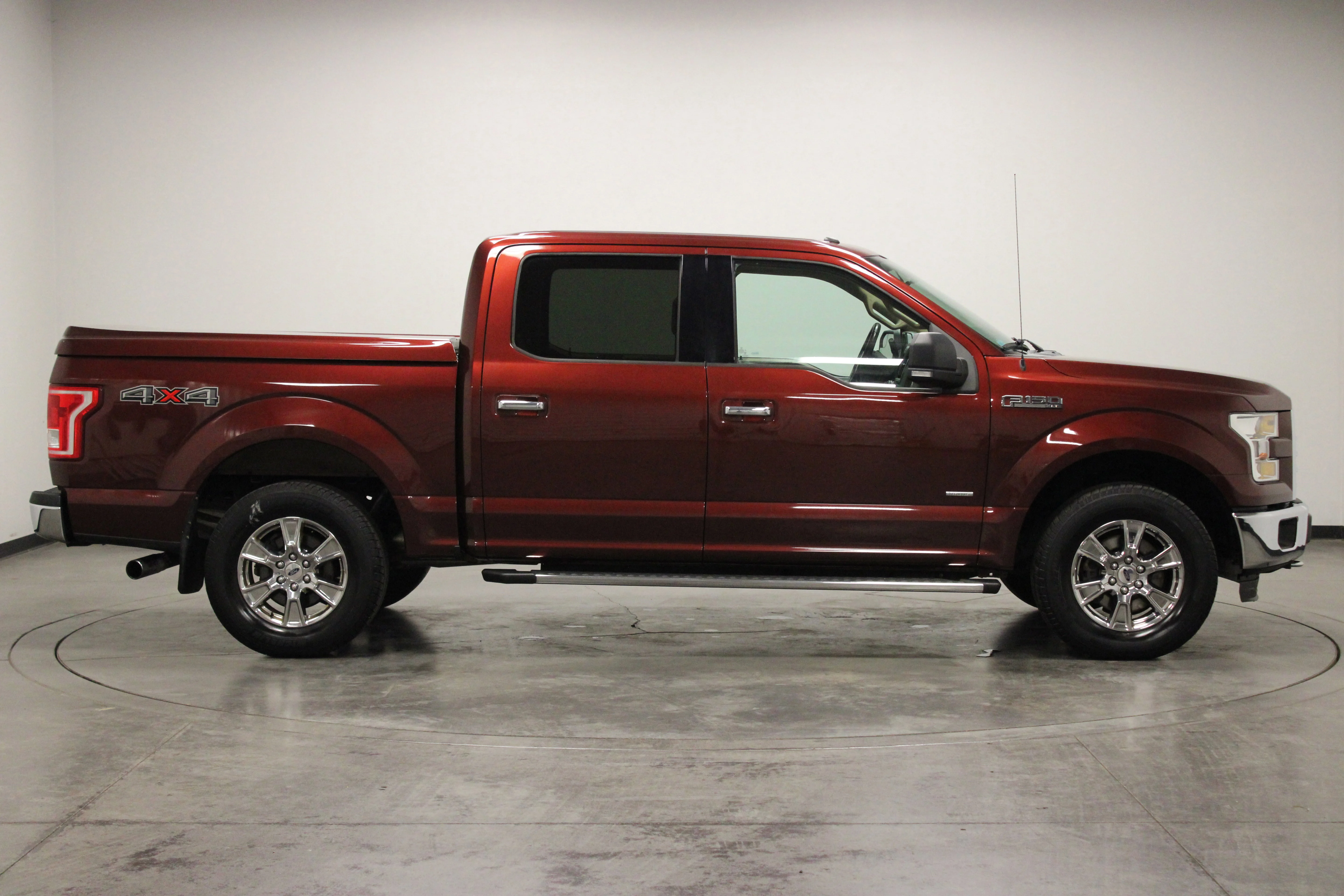 Used 2016 Bronze Ford XLT image 9