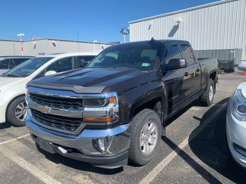 Used 2018  Chevrolet LT image 5