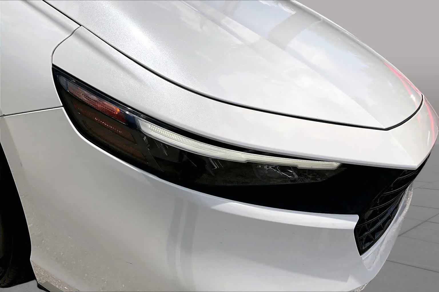 Used 2023 Platinum White Pearl Honda LX image 28
