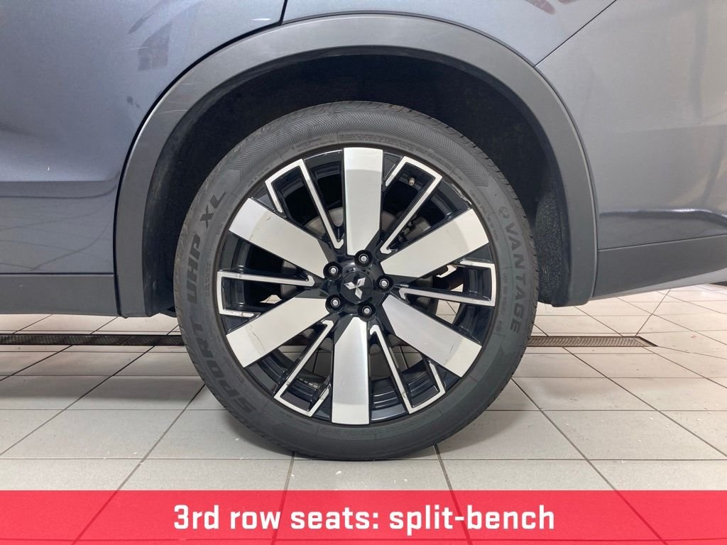 Used 2025 Gray Mitsubishi SE image 23