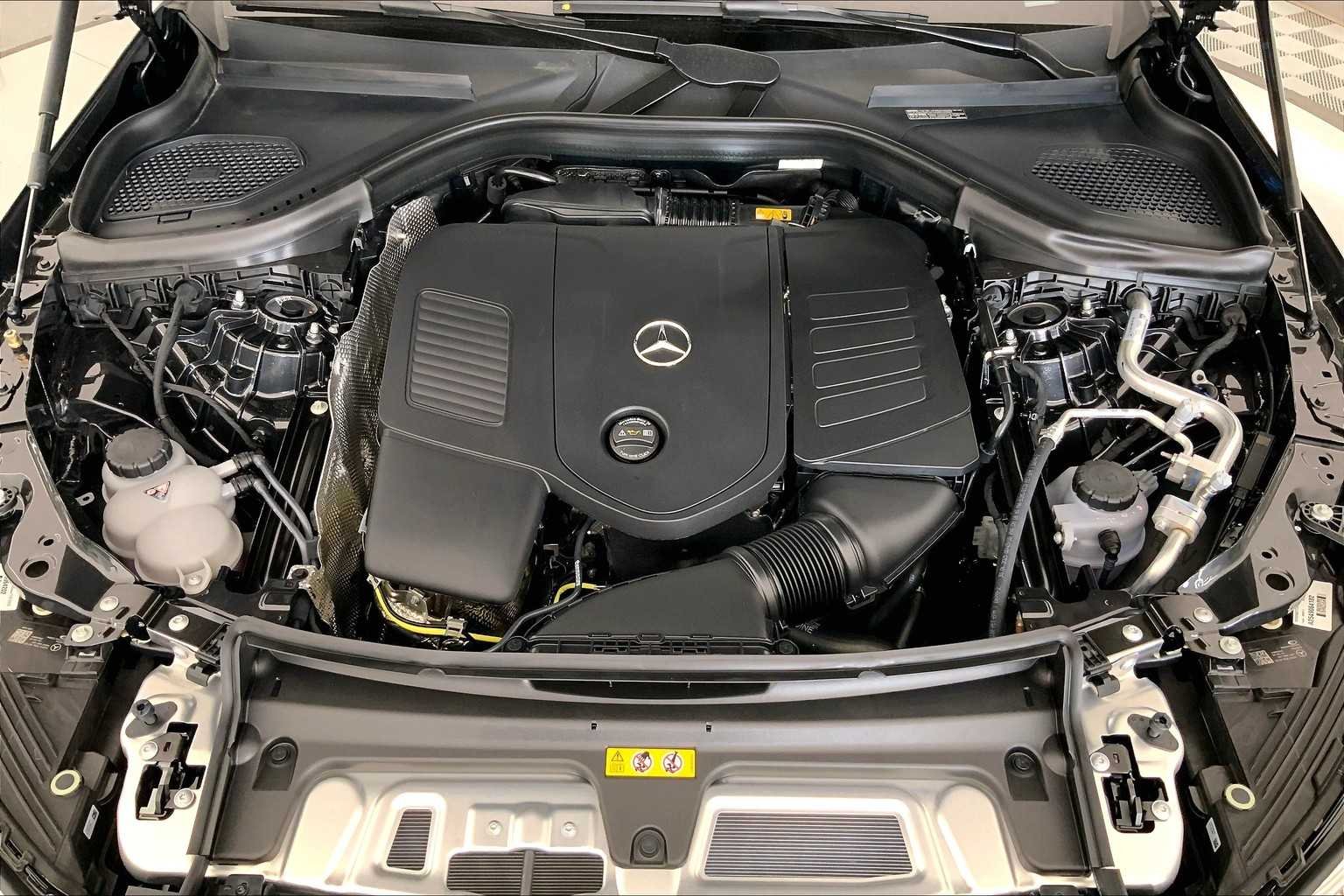 New 2026 Graphite Grey Metallic Mercedes-Benz GLC 300 image 9