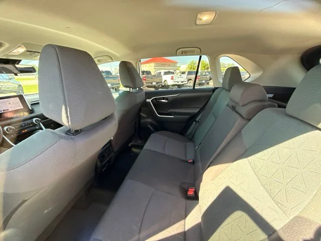 2024 Toyota RAV4 XLE - Photo 28