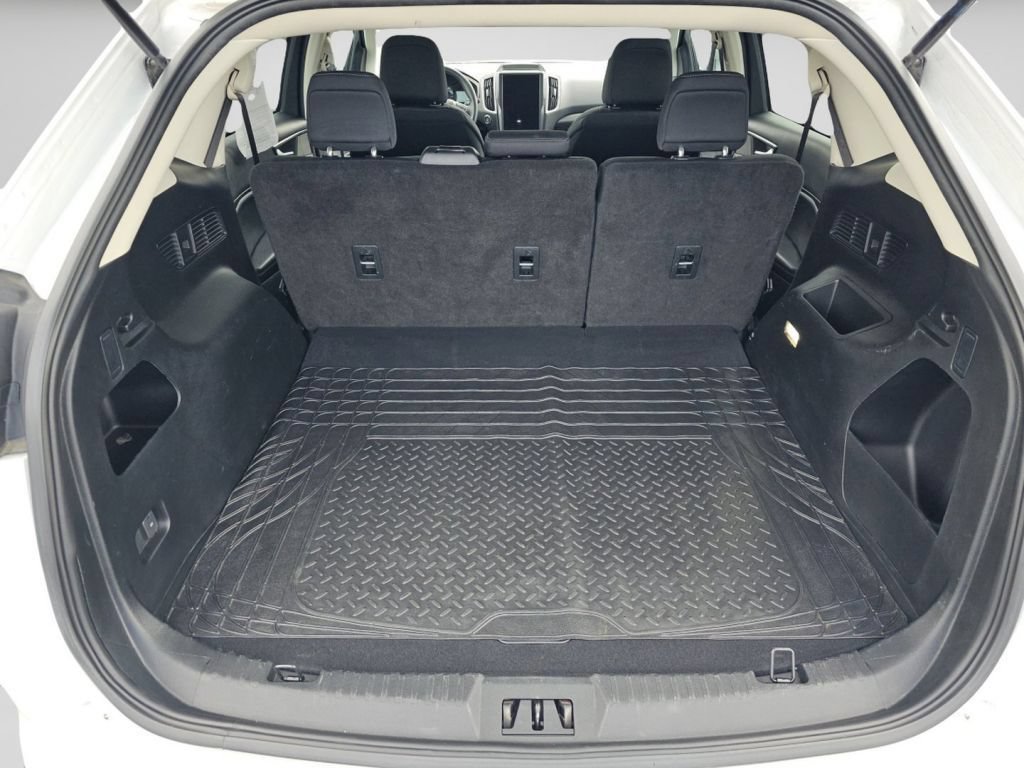 Used 2022 Oxford White Ford SE image 25