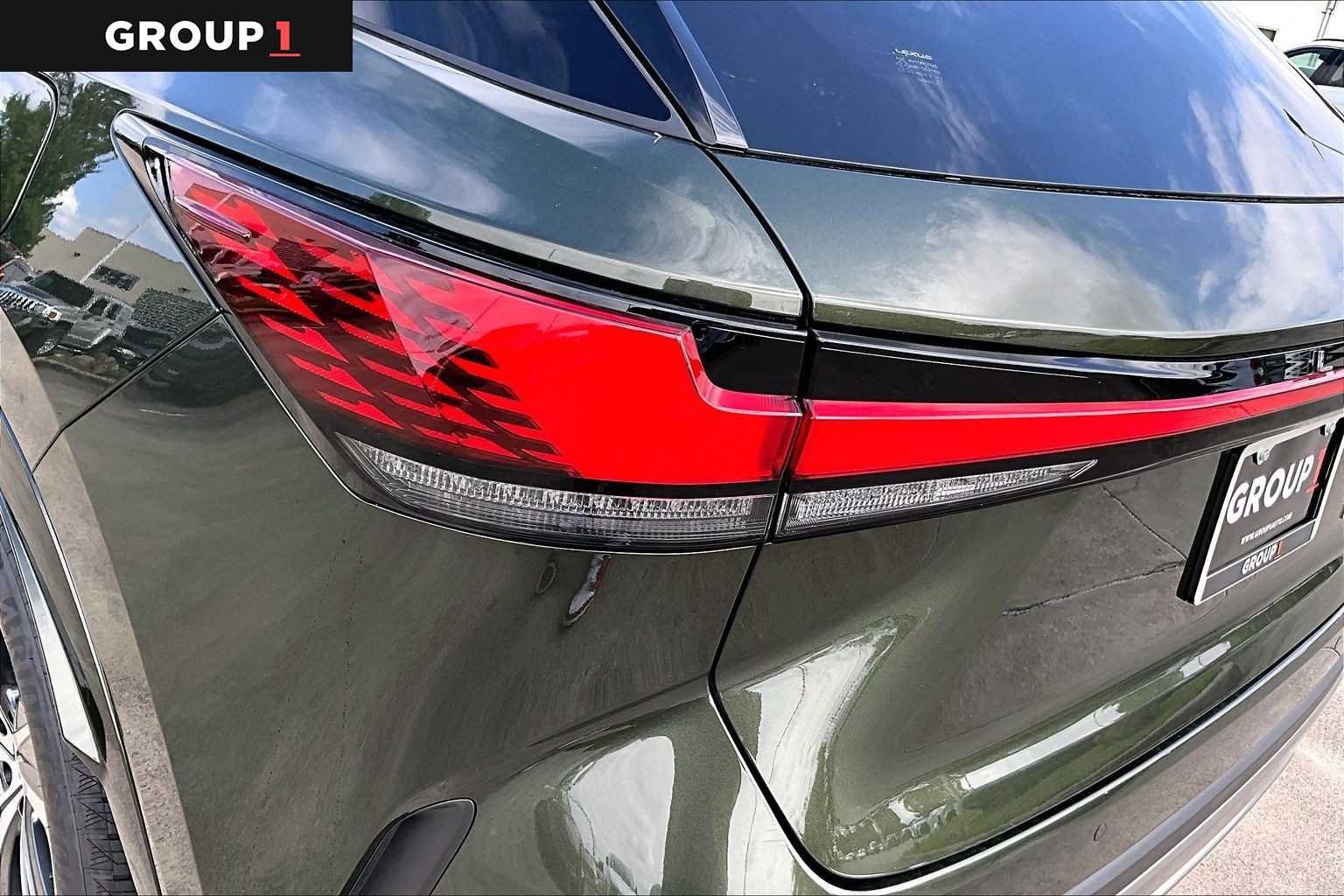 Used 2025 Nori Green Pearl Lexus Premium image 26