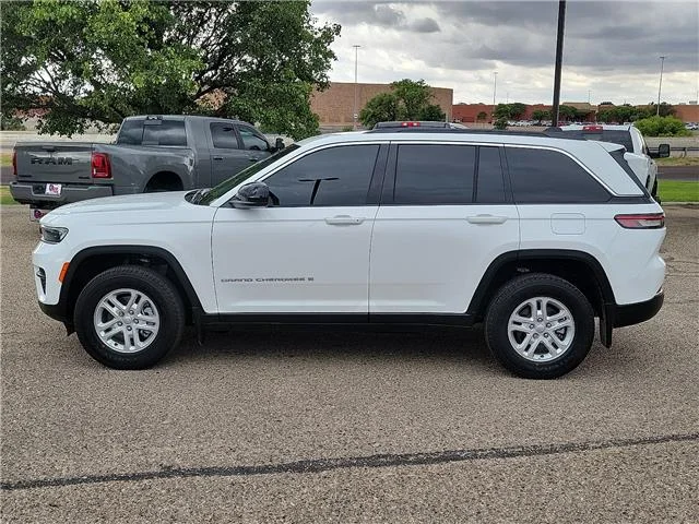 Used 2025 White. Jeep Laredo 4x2 image 2