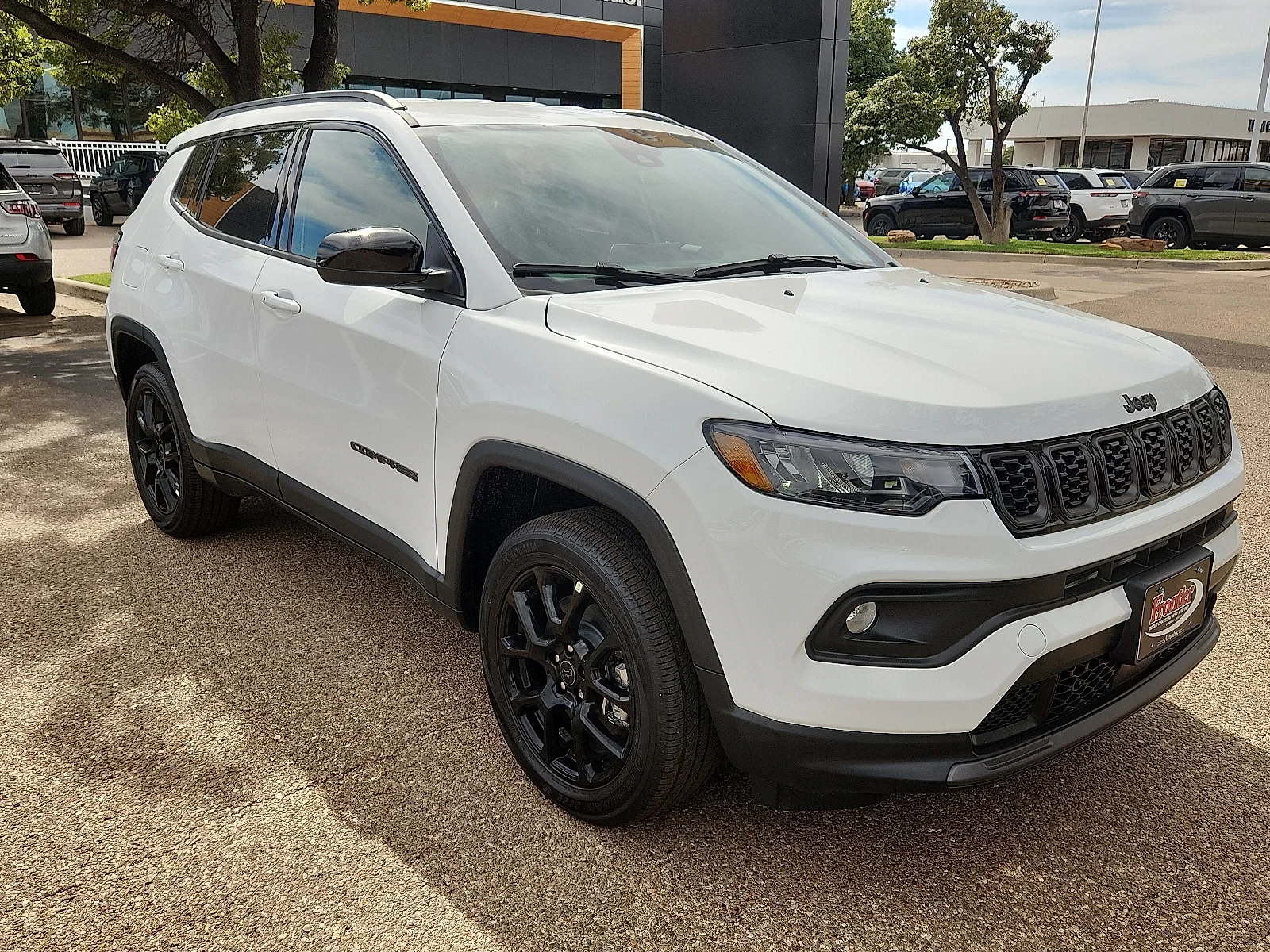 New 2027 Bright White Clear-Coat Paint Jeep LATITUDE ALTITUDE 4X4 image 6