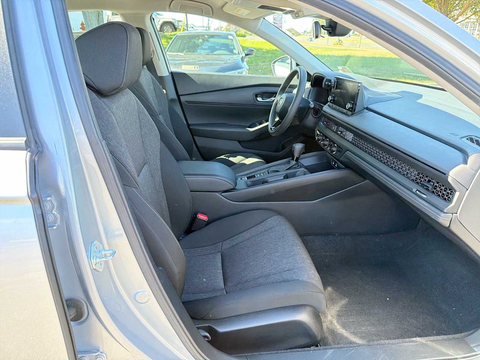 Used 2025 Solar Silver Metallic Honda LX image 15