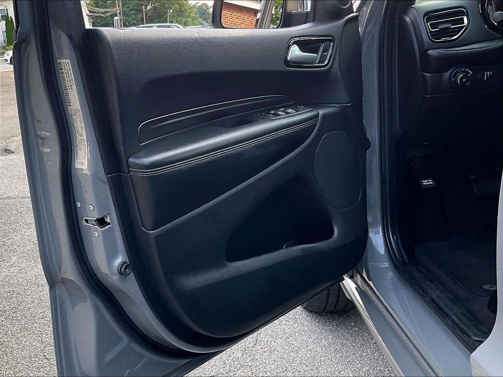 Used 2022 Gray Dodge SXT image 9