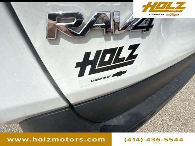 Used 2025 White Toyota LE image 29