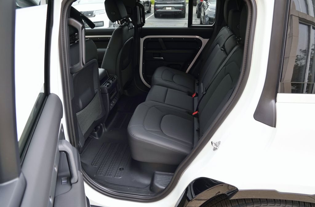 New 2026 Fuji White Land Rover X-Dynamic SE image 33
