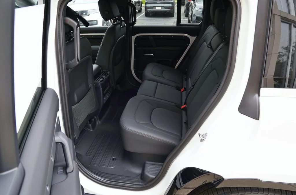 New 2026 Fuji White Land Rover X-Dynamic SE image 33