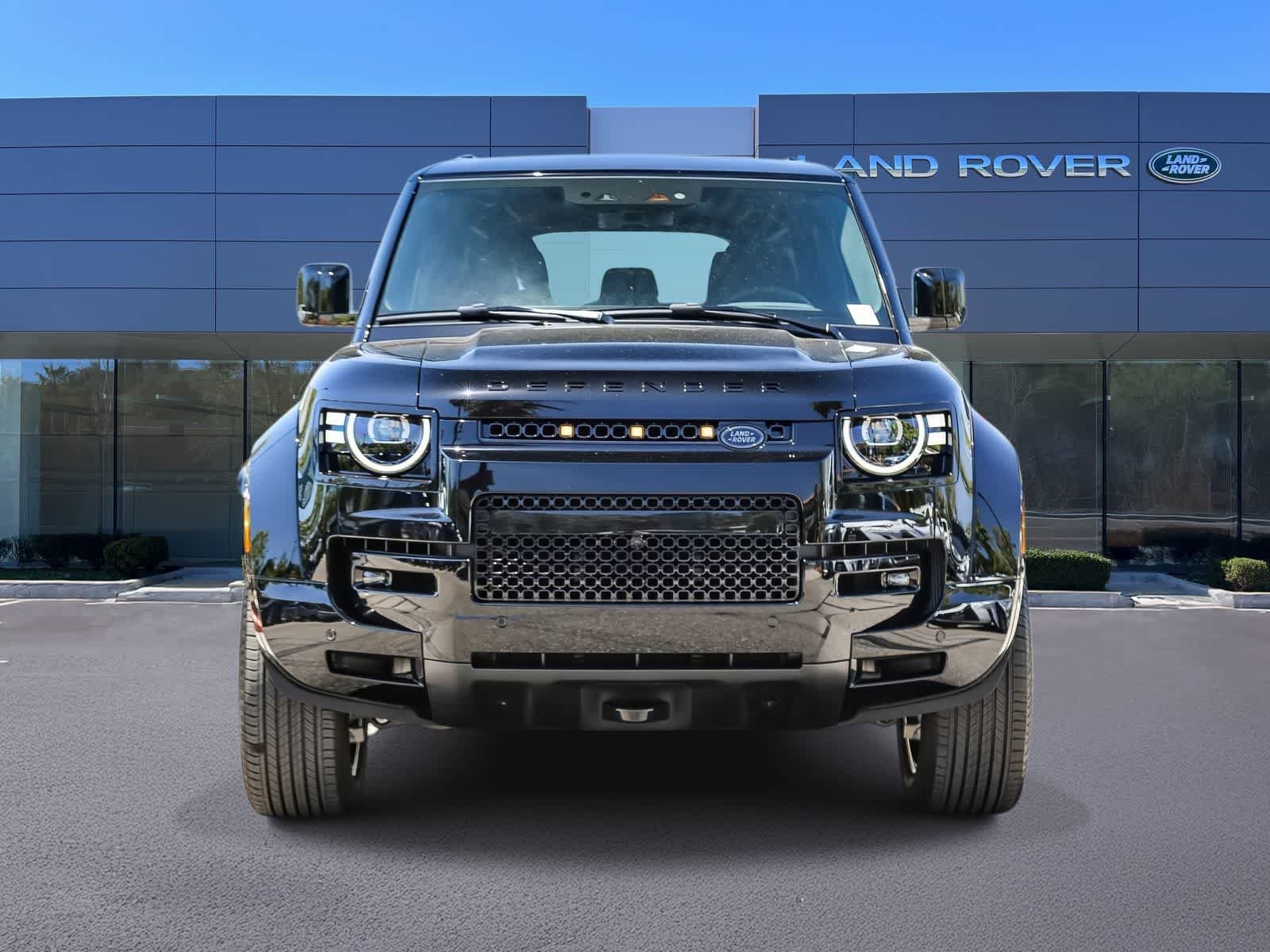 ダーティー・ステイツ・オブ・アメリカ New 2026 Land Rover Defender 110 OCTA Black 4 Door SUV in Mission