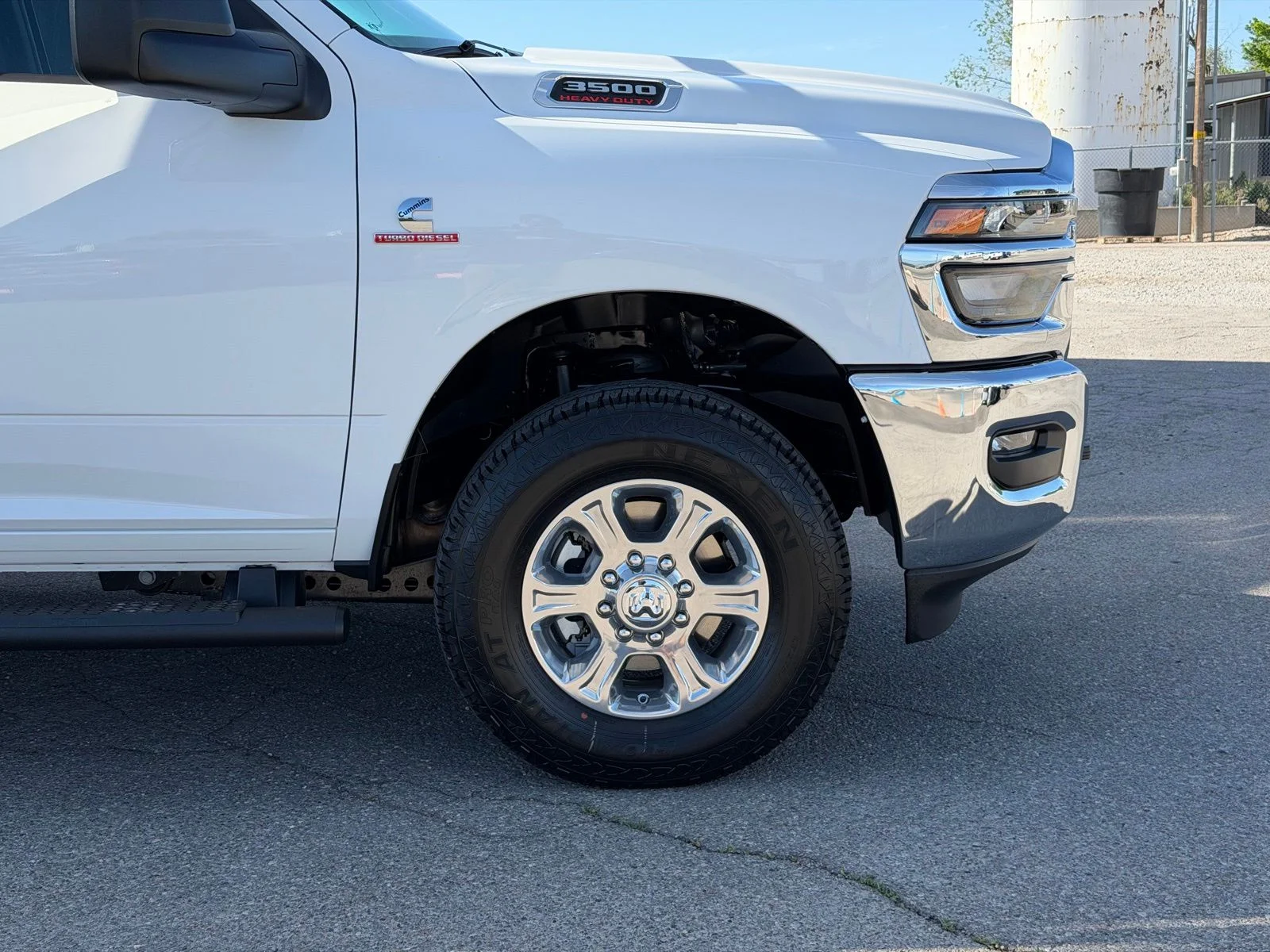 New 2026 Bright White Clear-Coat Exterior Paint RAM Tradesman image 4