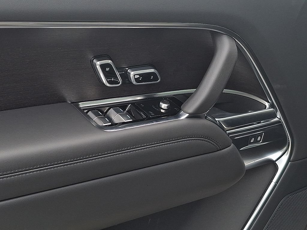 New 2026 Santorini Black LAND ROVER SE image 8