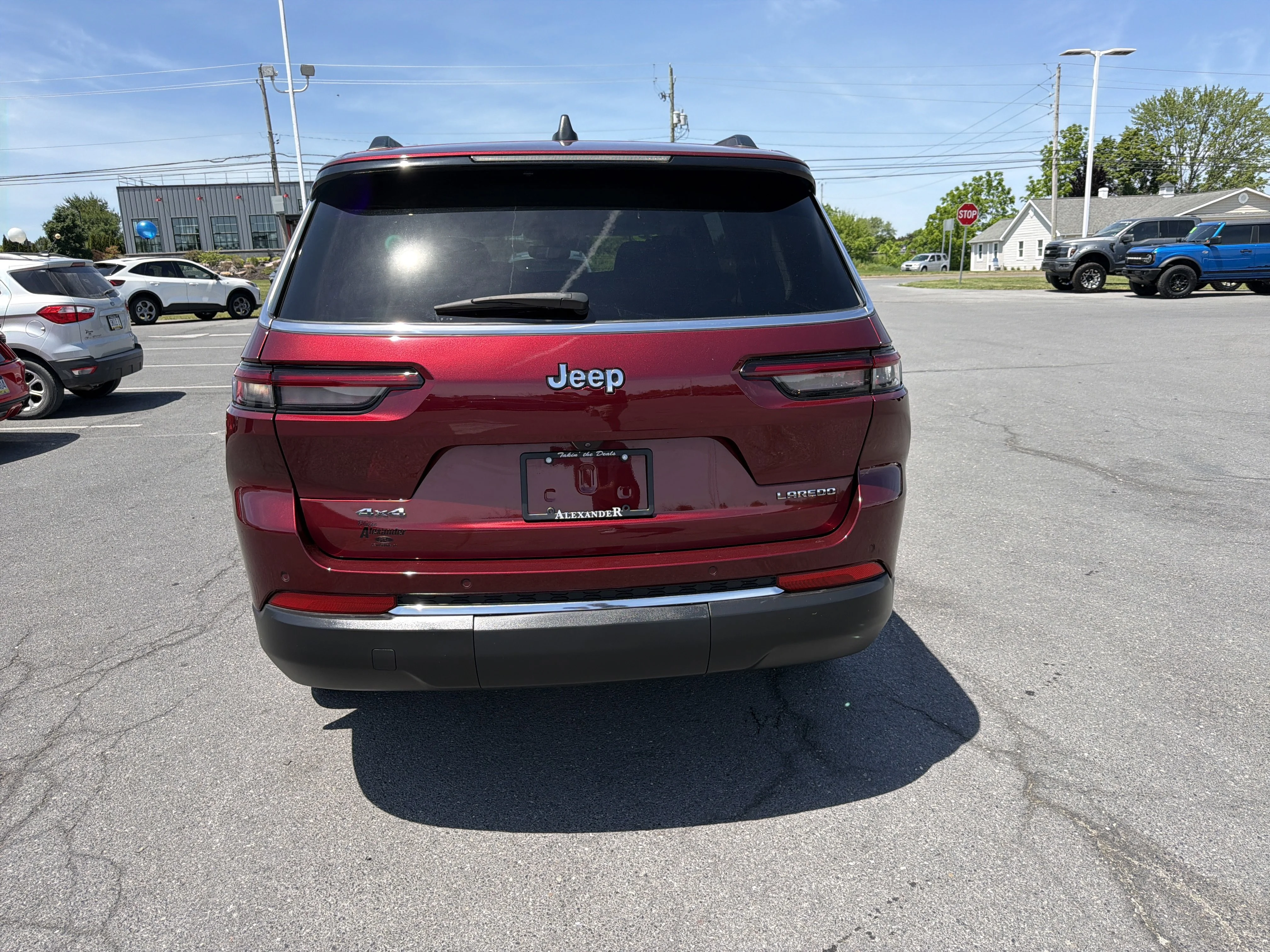 Used 2023 Velvet Red Pearlcoat Jeep Laredo image 4