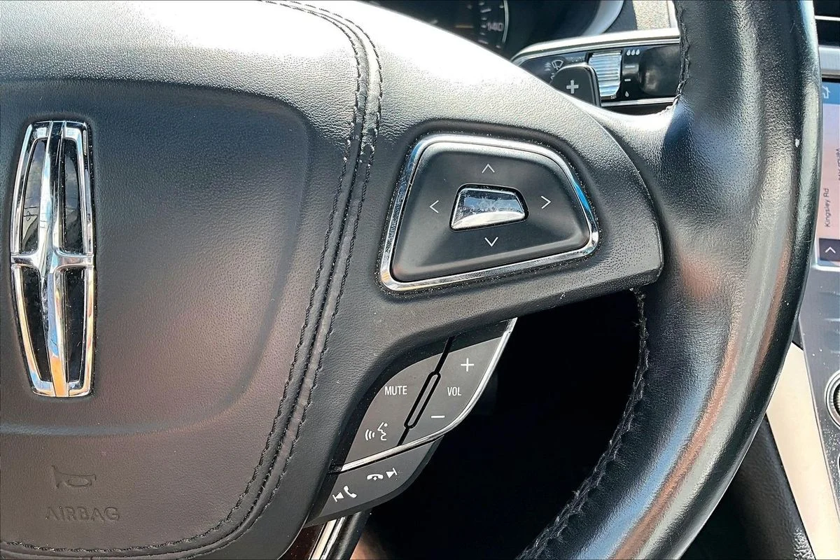 Used 2019 Silver Lincoln Reserve II image 12