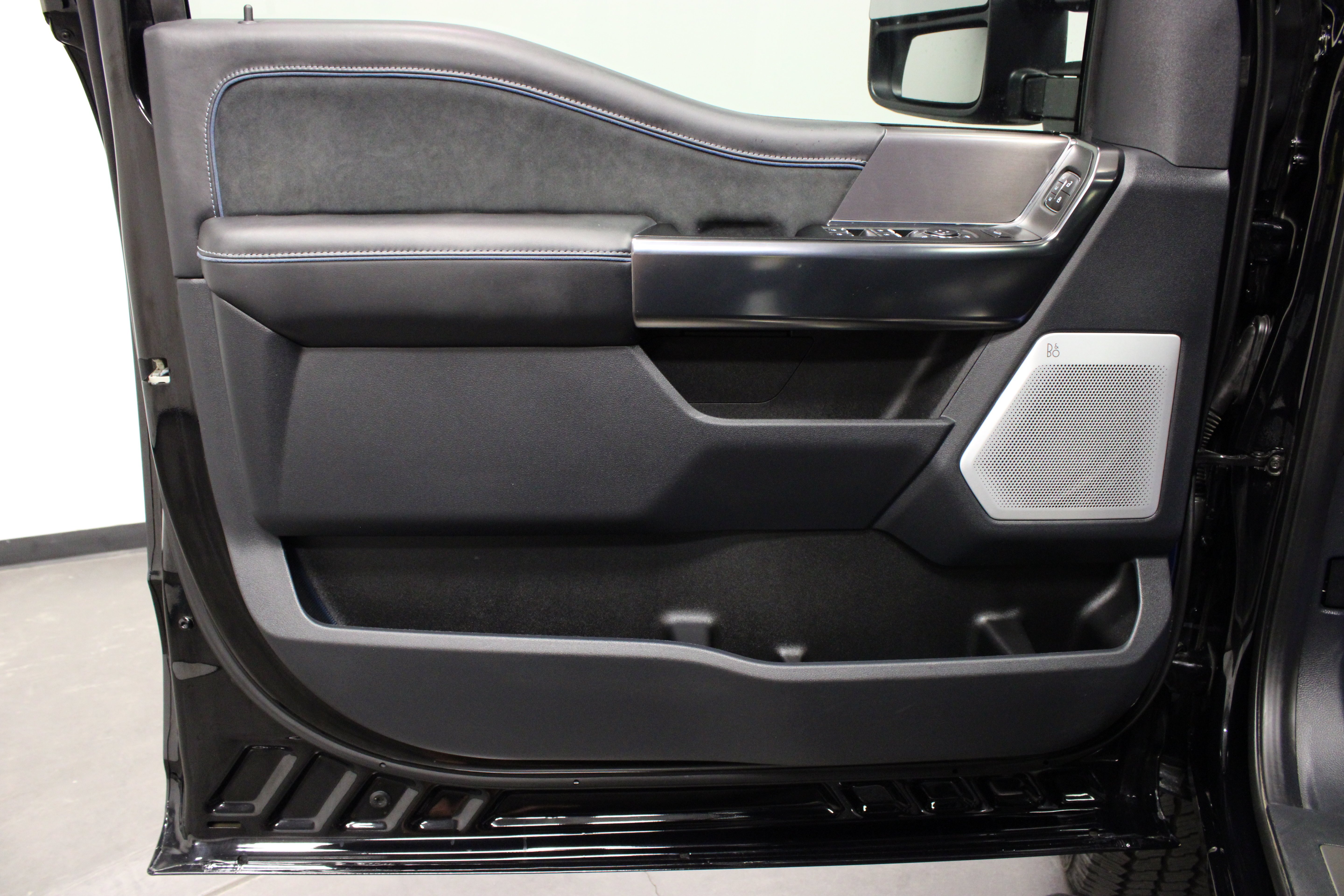 Used 2026 Agate Black Metallic Ford Platinum image 13
