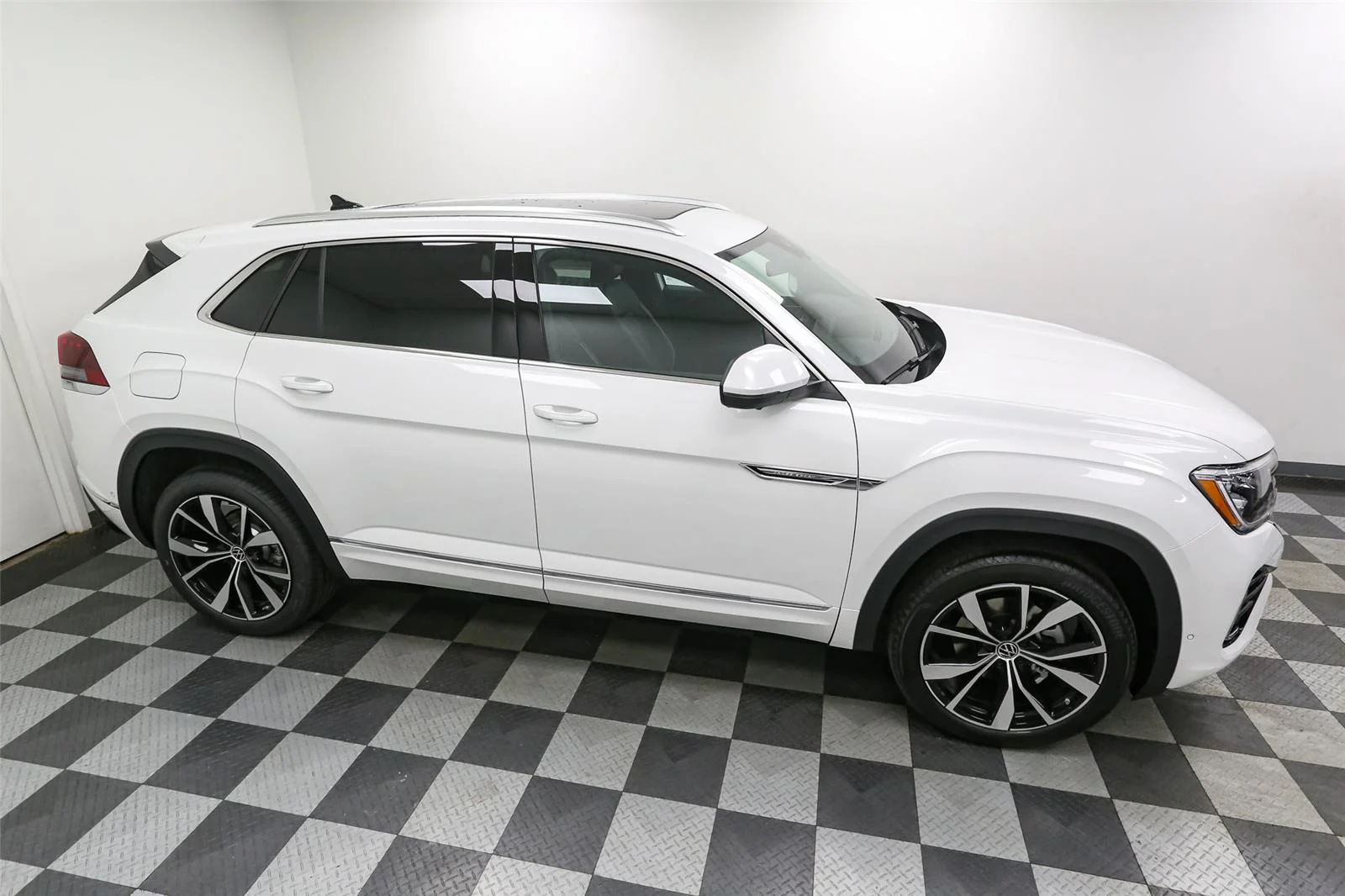 New 2026 Opal White Pearl Volkswagen 2.0T SEL Premium R-Line image 5