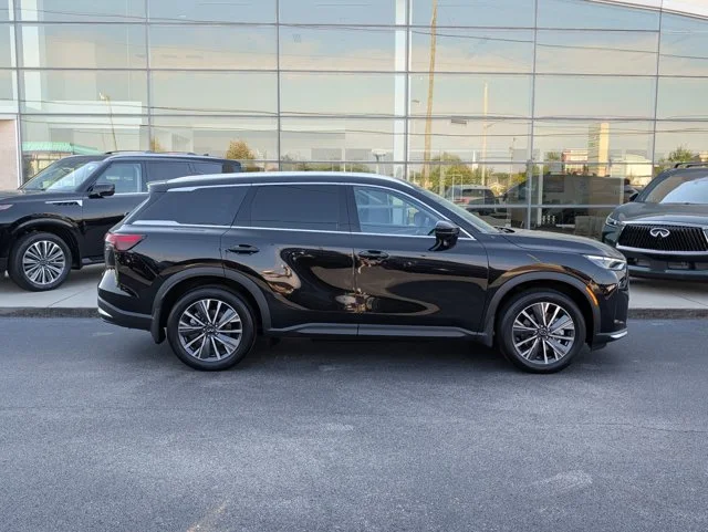 New 2027 MINERAL BLACK INFINITI LUXE image 8