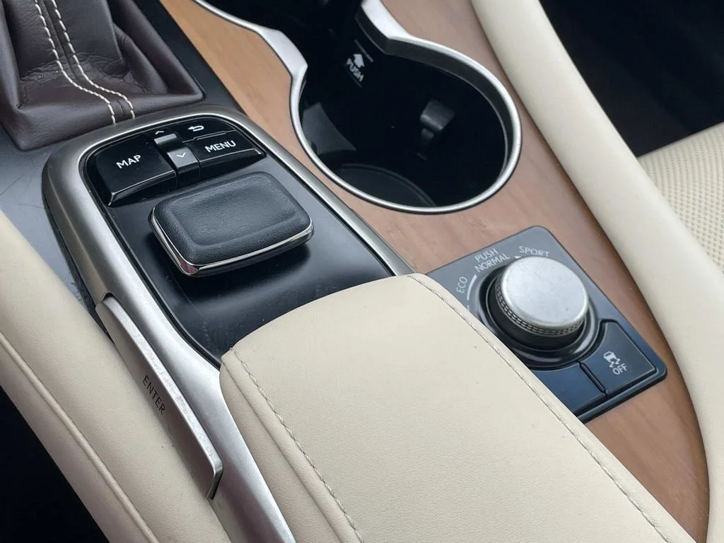 Used 2018 White Lexus 350 image 25